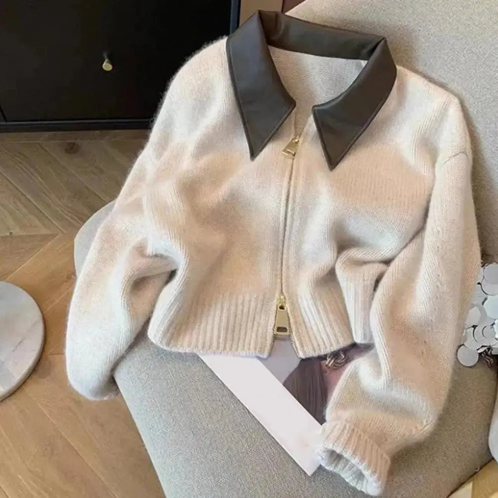 Pull “Soraya” - Cardigan zippé en maille douce à col cuir vintage Neyvora