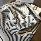 Foulard “Alméra” - Carré soyeux style nordique, chic et intemporel Neyvora