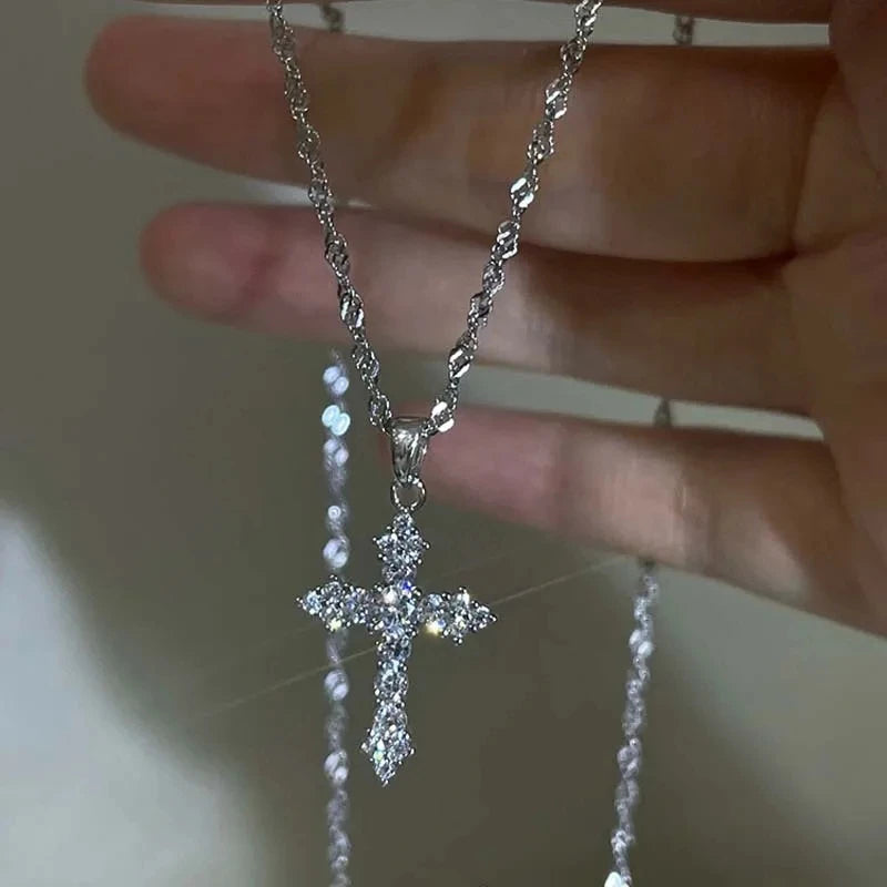 Chaîne croix diamants