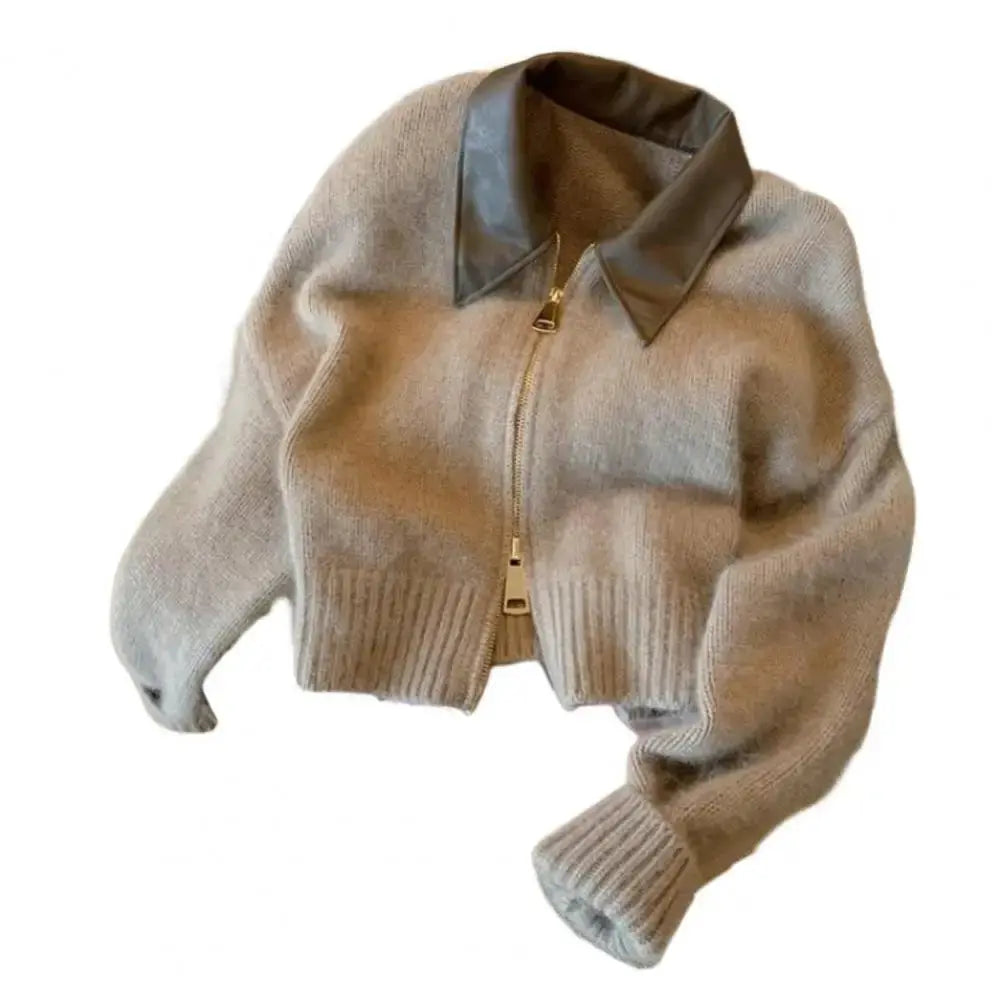 Pull “Soraya” - Cardigan zippé en maille douce à col cuir vintage Neyvora